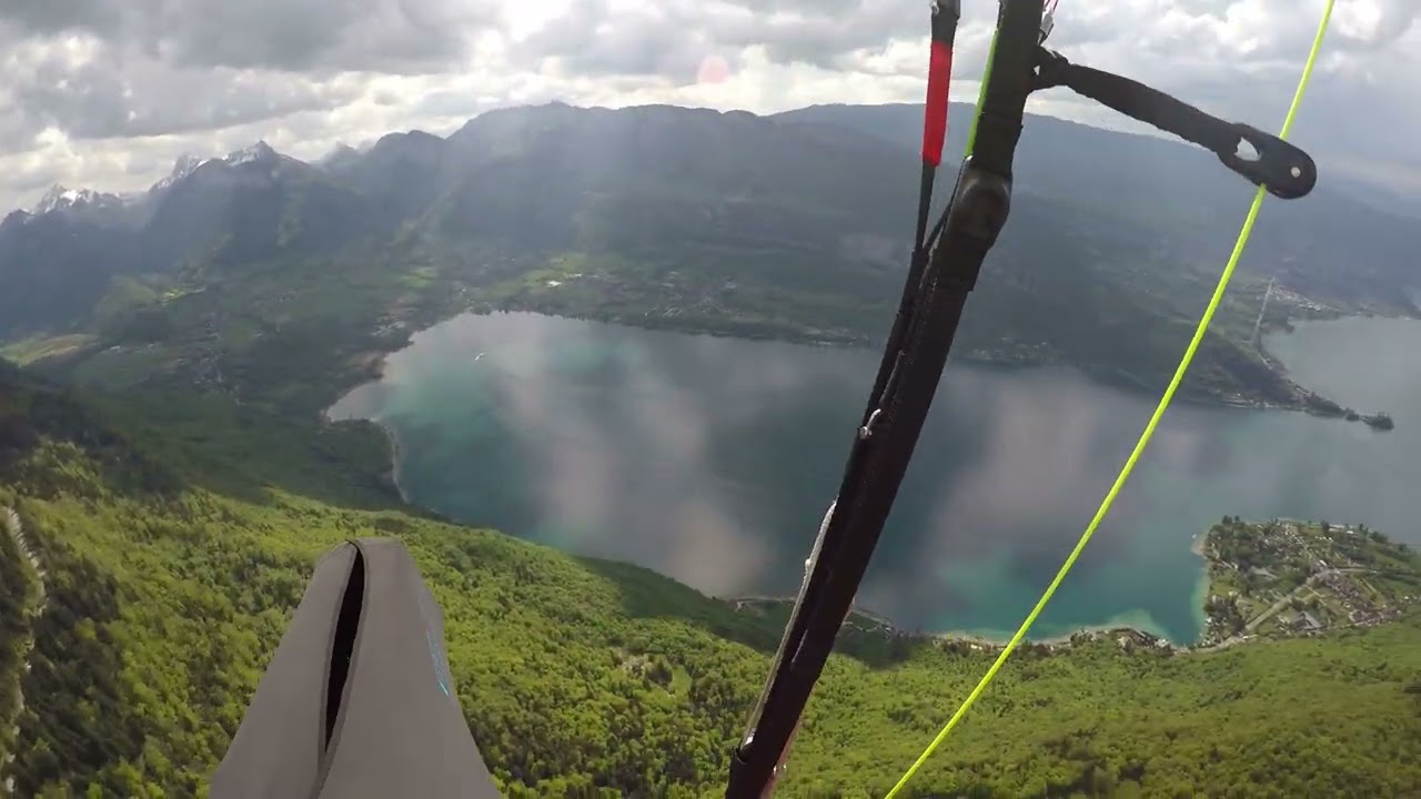 Zbor de dupa amiaza inainte de ploaie ;) Annecy , France.