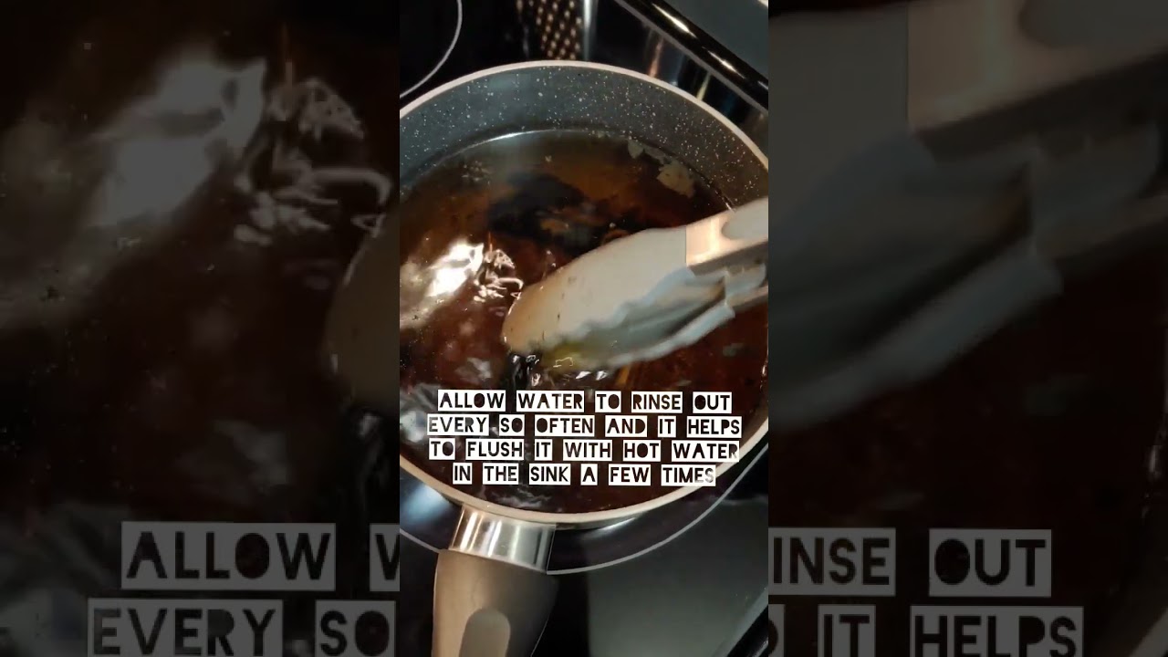 Boiling water to clean a glass pipe | Unclog a resin packed bowl bong piece #shorts #glass #resin