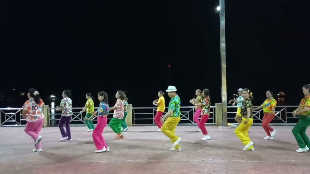 ไลน์แดนซ์ผสมผสานบาสโลป เพลงงิ้วต่องต้อนอ้อนผู้บ่าว ขอบคุณศิลปิน แม่บานเย็น รากแก่น ครับ