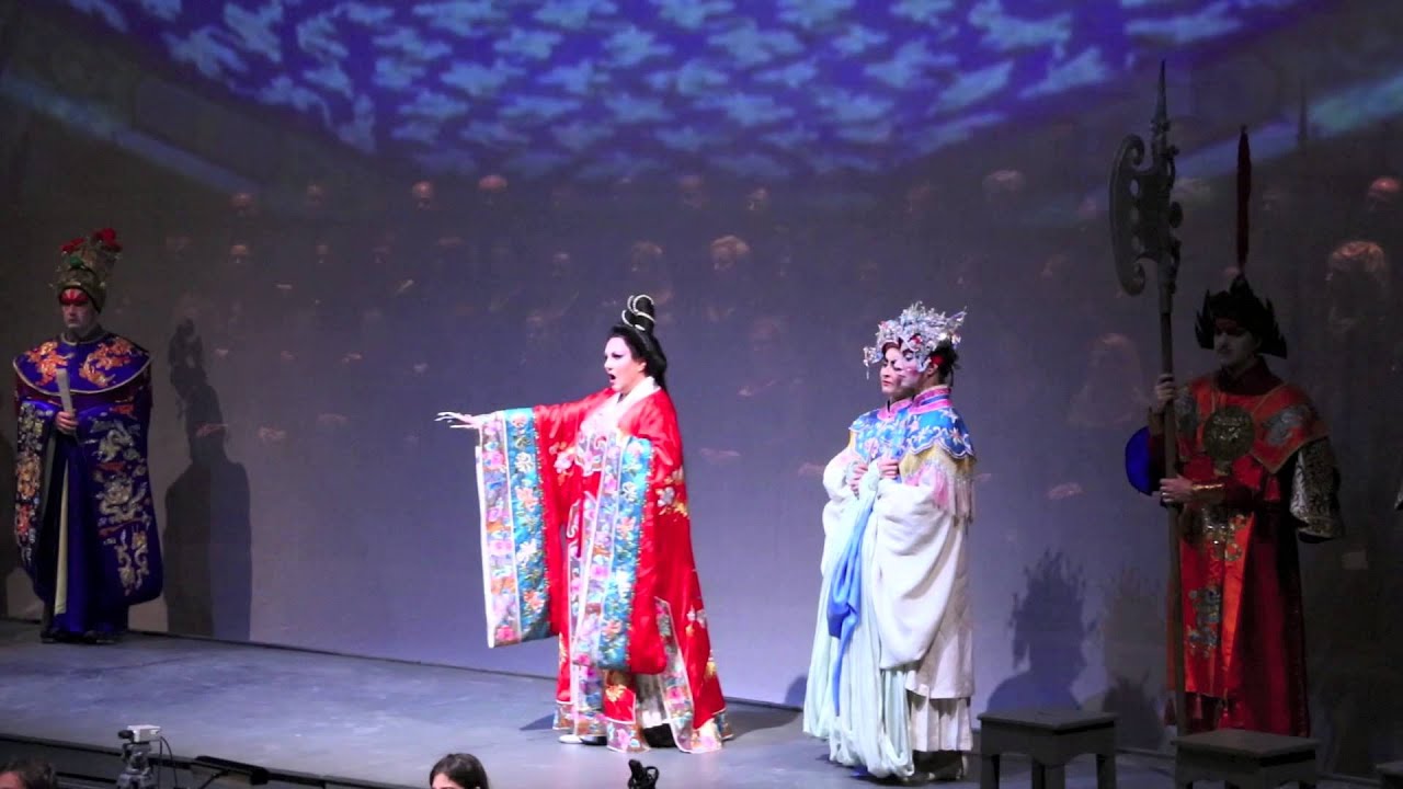 Elena Pankratova as TURANDOT: 