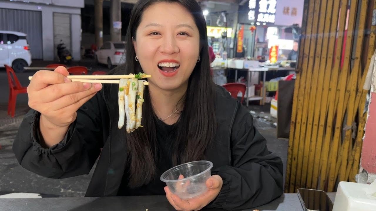 【寻尝姐妹】在福建泉州吃海鲜大排档，小摊不大食材种类多，现选现炒尝尝味道