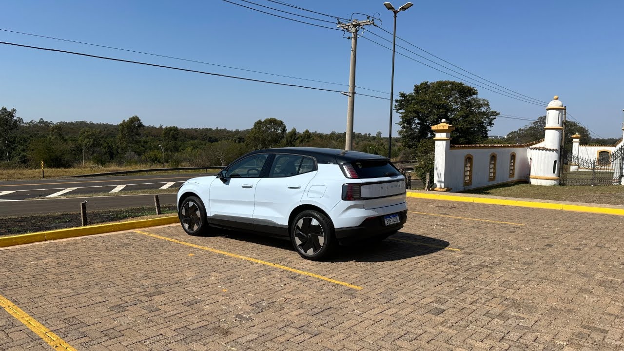 Como funciona o Pilot Assist Plus no Volvo EX30? Condução semiautônoma