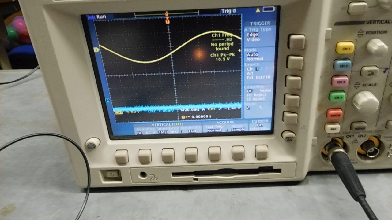 Oscillating light bulb with function generator and Oscilloscope