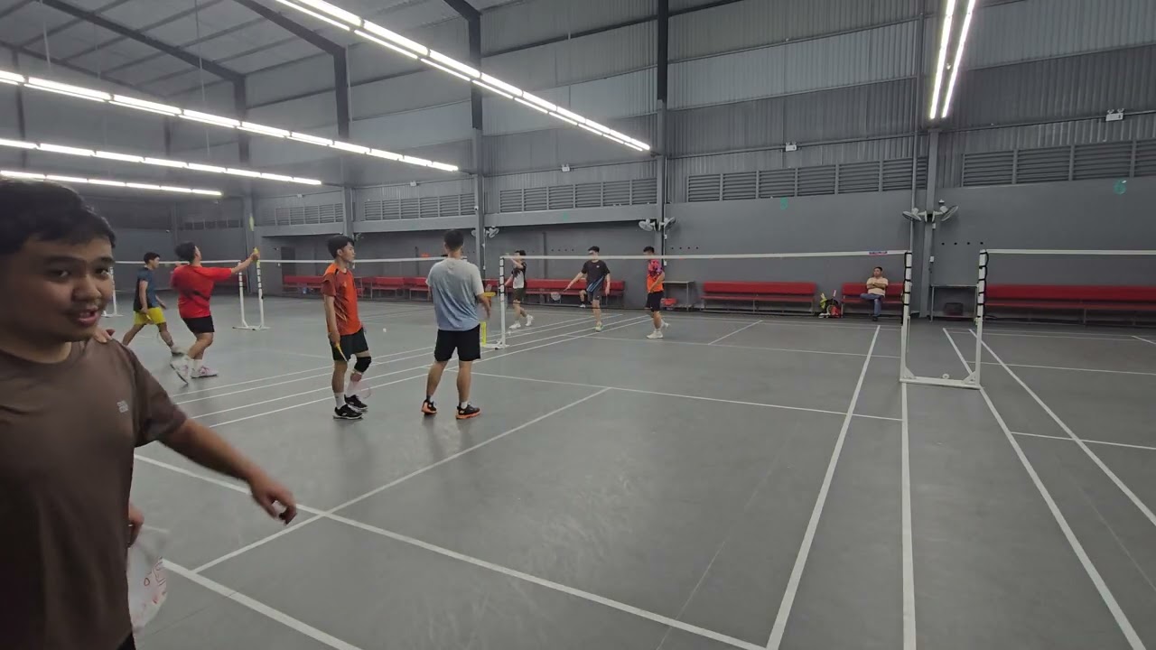 Khang/anh Đông vs anh Bách/bạn anh Bách