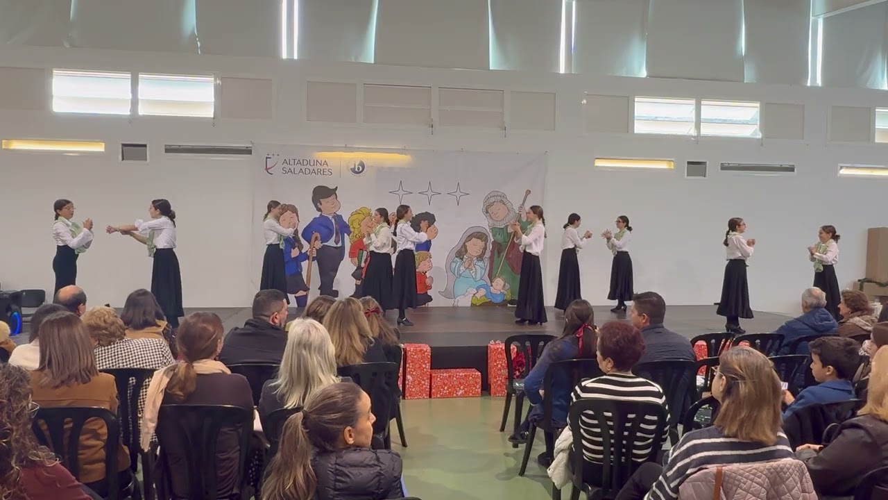 Actuación navideña de las alumnas de baile español