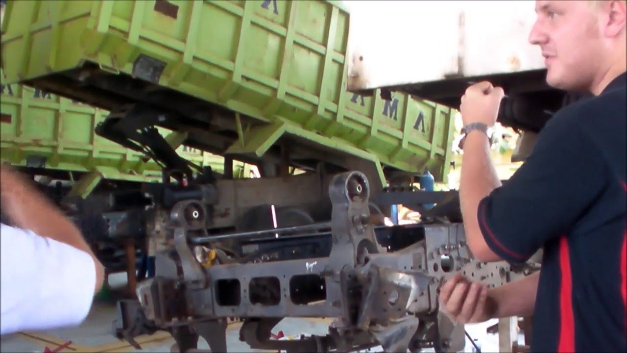 Pelurusan chasis truck dengan teknologi Josam Swedia