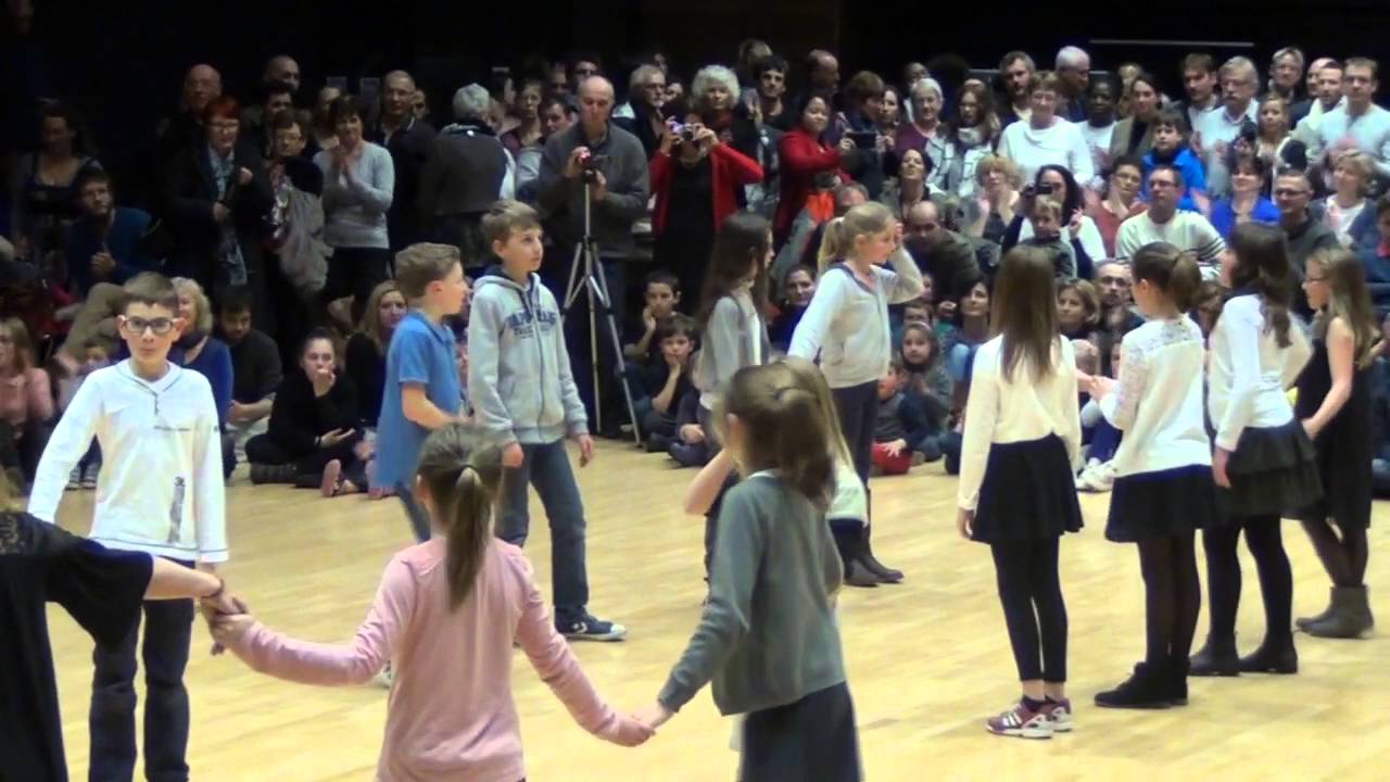 Ecole élémentaire et danses traditionnelles