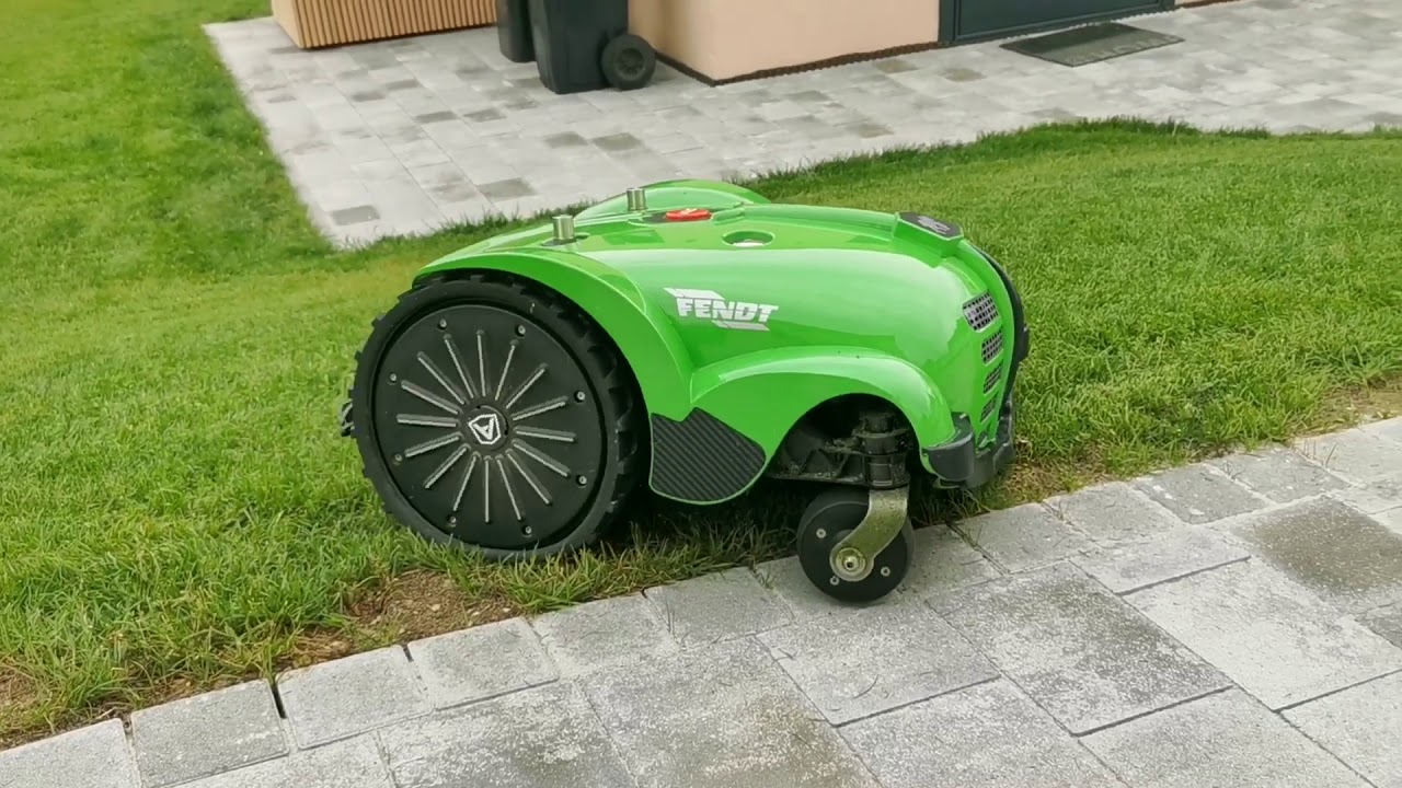 Ambrogio L250i Elite mit Fendt-Design und Eigenbaugarage