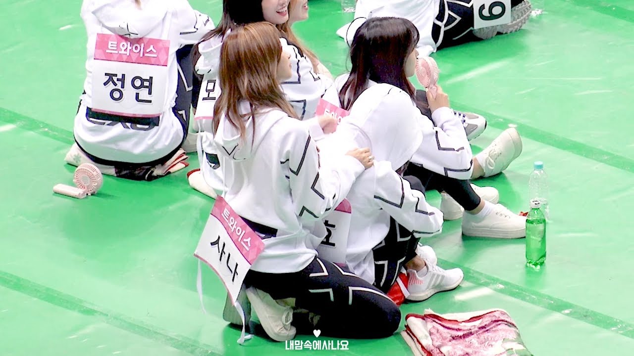 180820 아육대 - 지효 안마해주는 사나