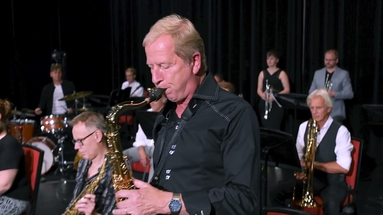 Trains van Gerard Holtkuhle door de BlueNote Bigband