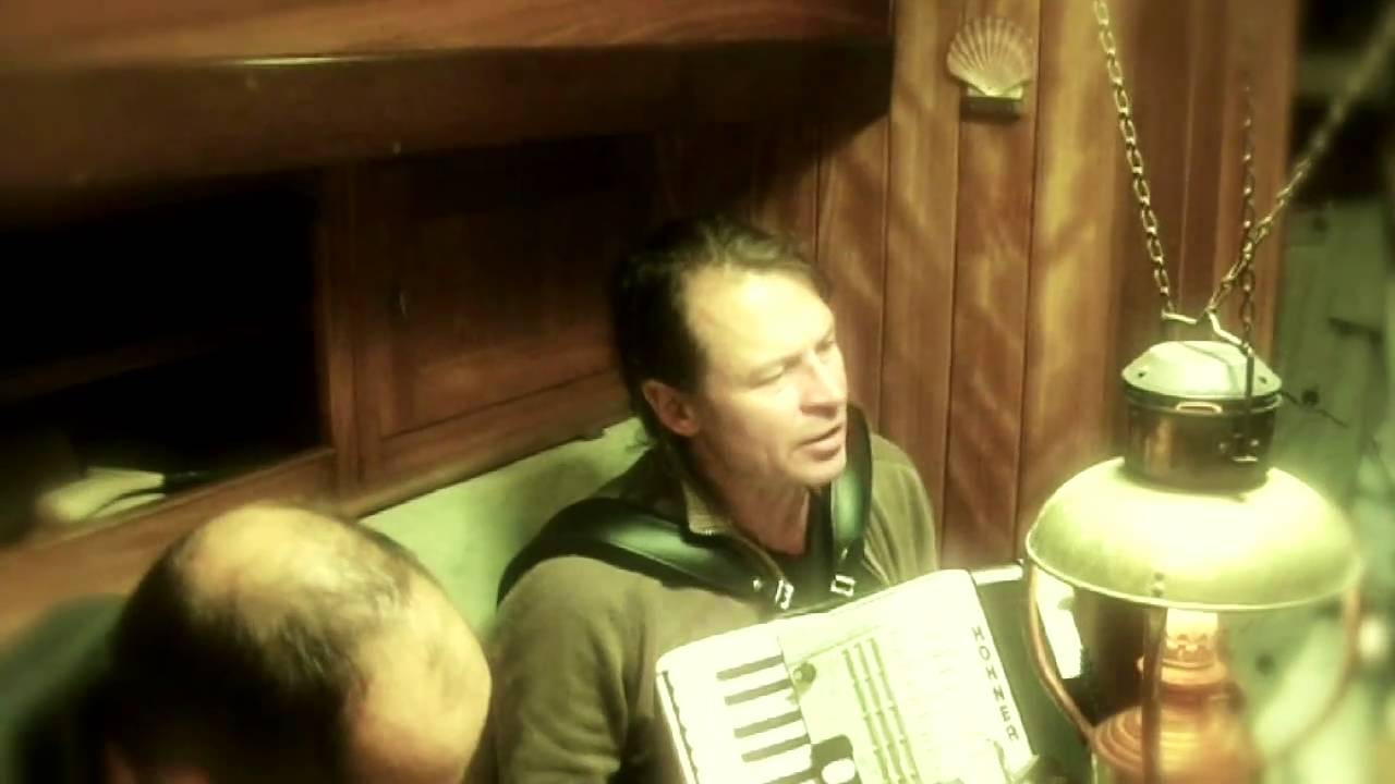 M. WALKING ON THE WATER - Poison (Unplugged boat session @ Flensburg)