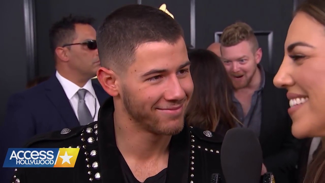 Nick Jonas Suggests Baby Names For Beyonc&eacute;'s Twins (Grammys 2017)