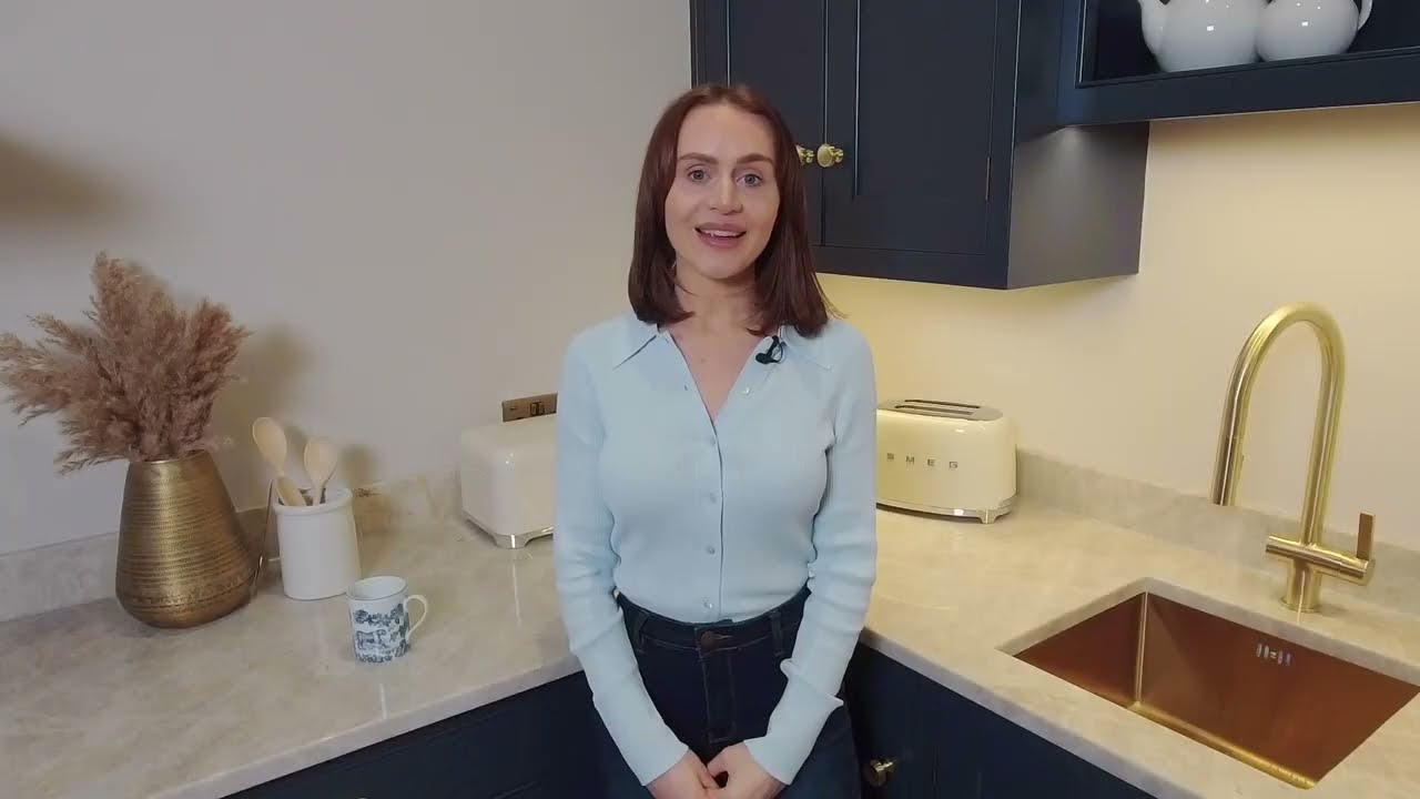 Coffee: Good or Bad? || Healthy Bites Nutrition with Harriet || 2mins