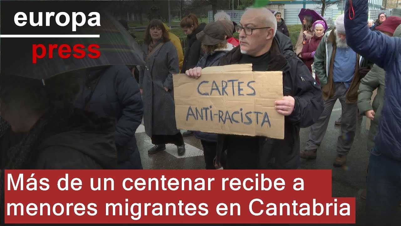 Más de un centenar de personas dan la bienvenida a Cantabria a los menores migrantes de Cartes
