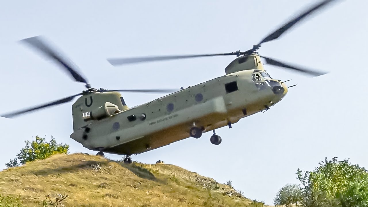 US Tandem Rotor Helicopter Chinook Pilot's Awesome Two-Wheel Landing
