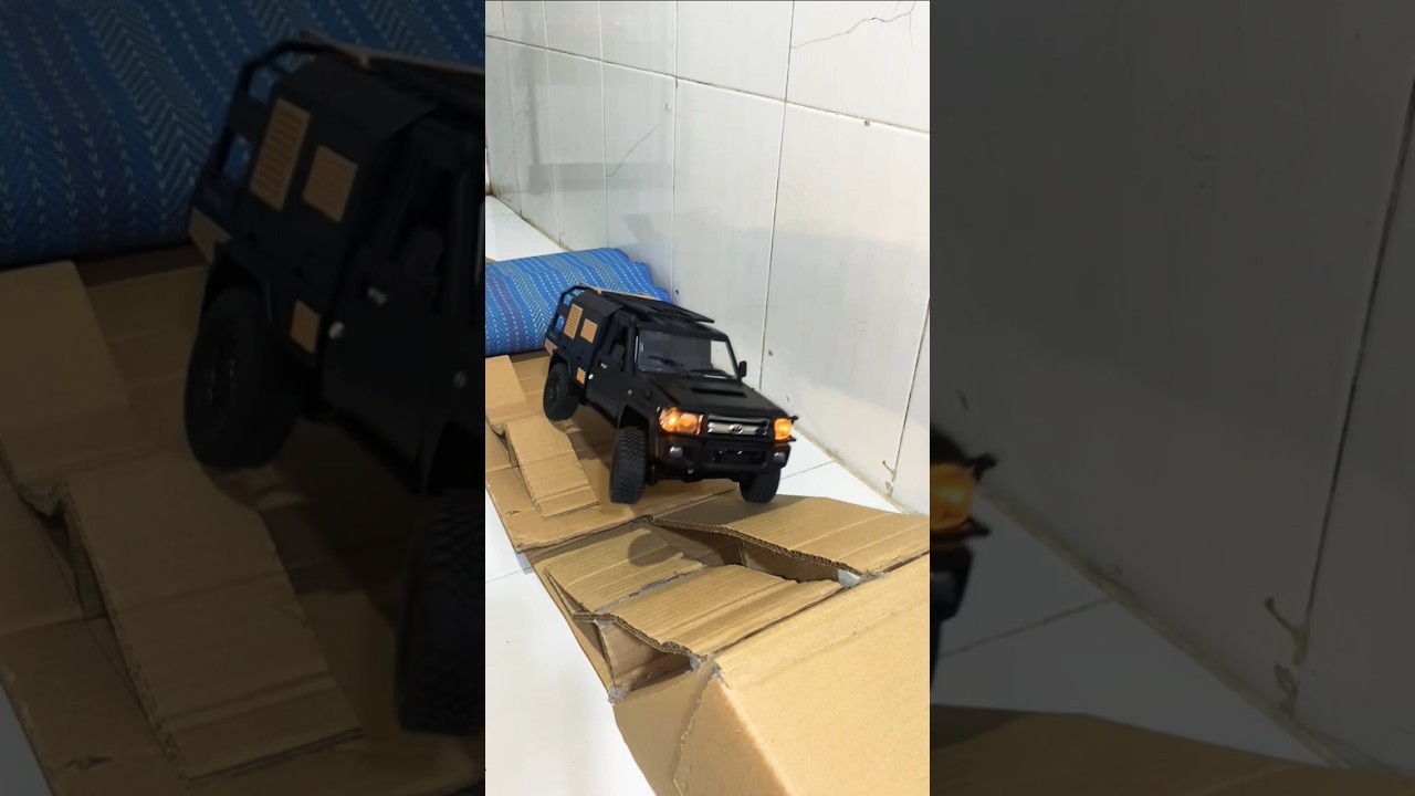 Toyota MN82s Climbing Obstacle Test #rcoffoad #remotecontrolcars #rc12m #shorts