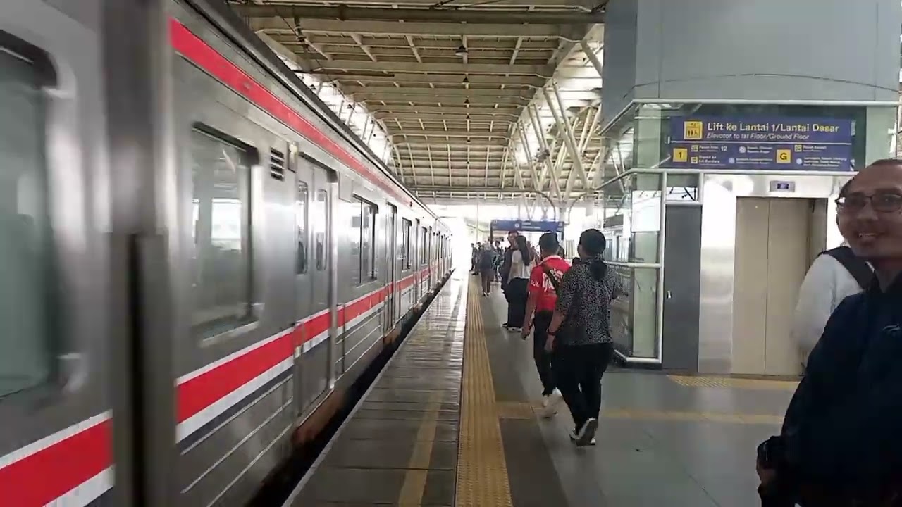 Mengunjungi KRL yang mau pensiun 