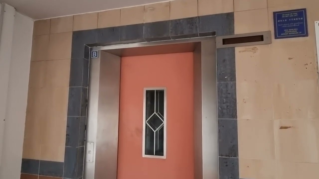 (Ang Mo Kio) Fujitec lifts at Blk 120, Ang Mo Kio Ave 3