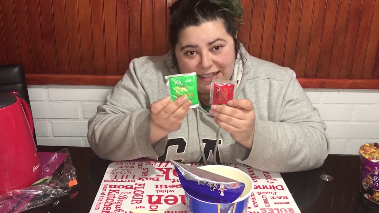 PROBANDO SOPAS DE 3 MINUTOS EN ESPAÑOL BY EMMA EMILIANA