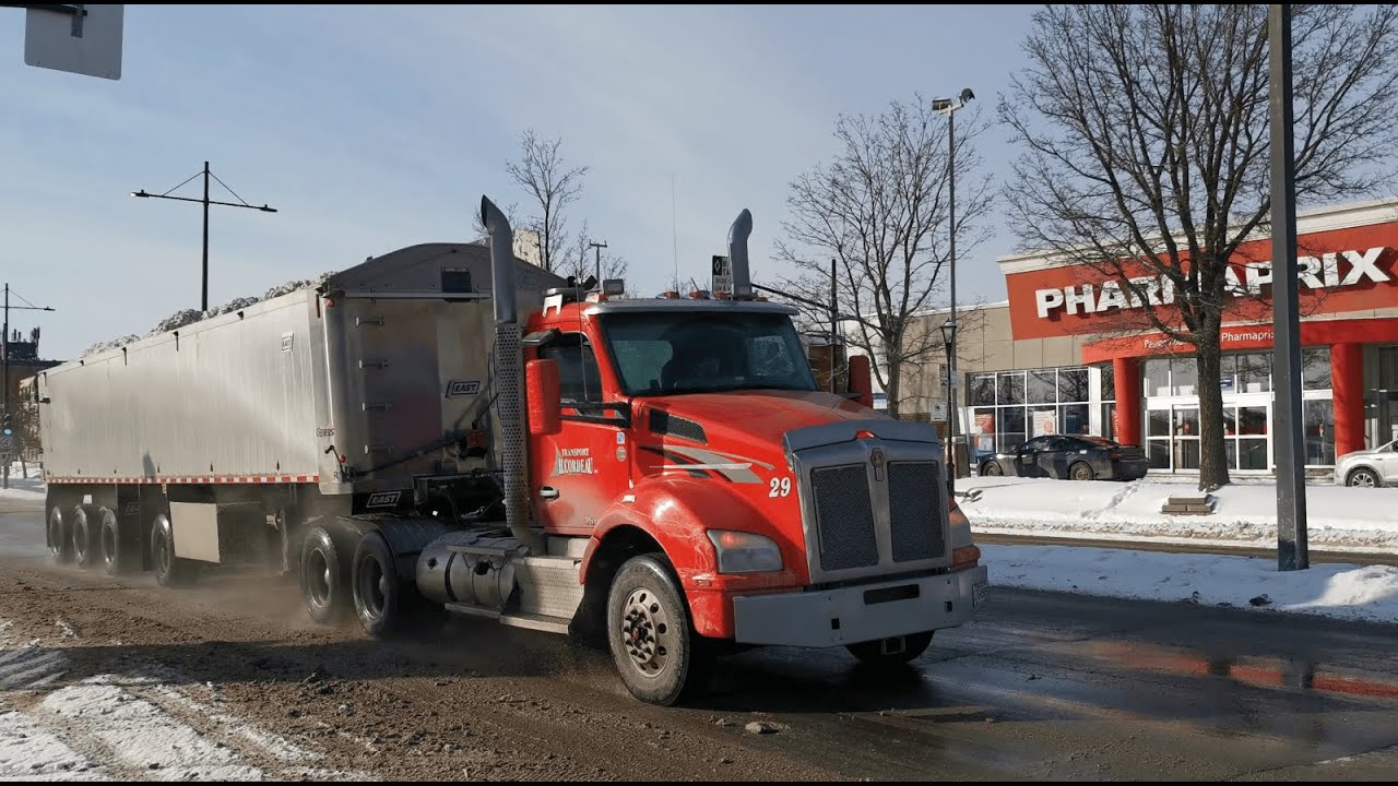Dump Trucks in Montreal Snow Removal 2022 - #2 [4K]