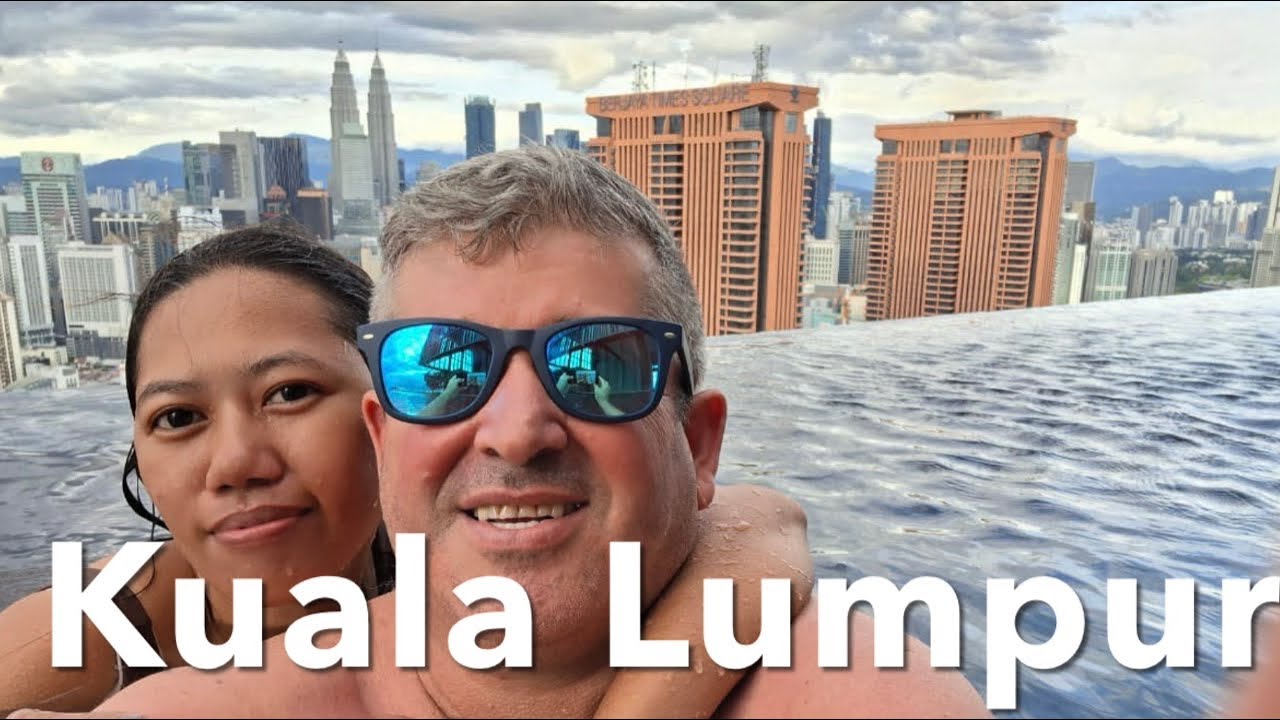 Kualalumpur Petronas bakarak sonsuzluk havuzunda yüzmek #malaysia #kualalumpur #Sonsuzlukhavuzu