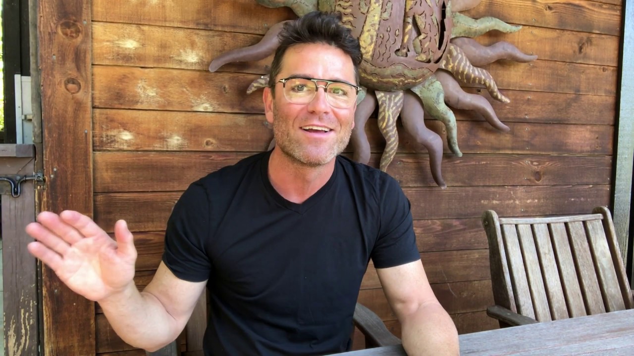 #TogetherAtHome w/ Murdoch Mysteries 📚 Yannick Bisson's Favourite Books