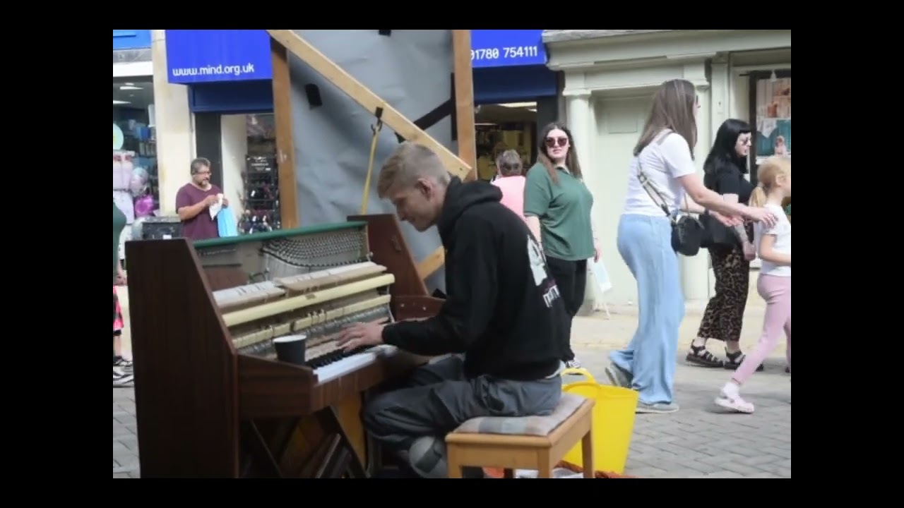 Stamford, Lincs - Busy Friday market