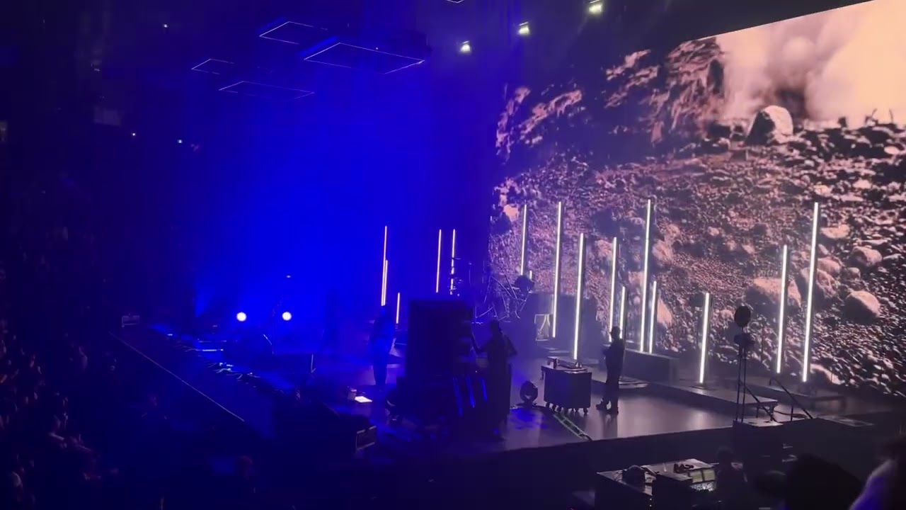Korn - Falling Away From Me (live) Montreal 2025