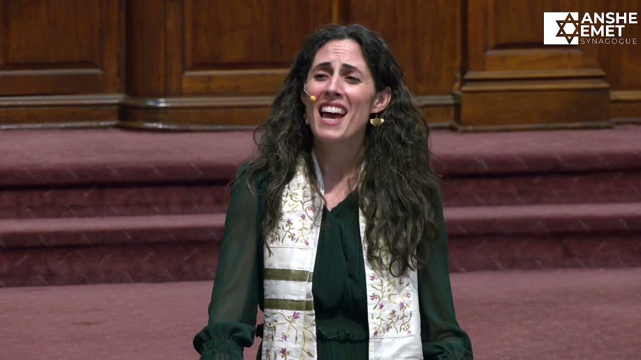 Anshe Emet Cantor Rachel Brook sings Adon Olam
