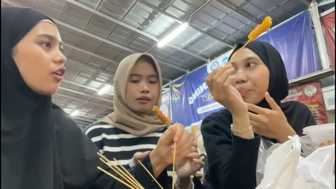 Jajan di samping kampus iiq