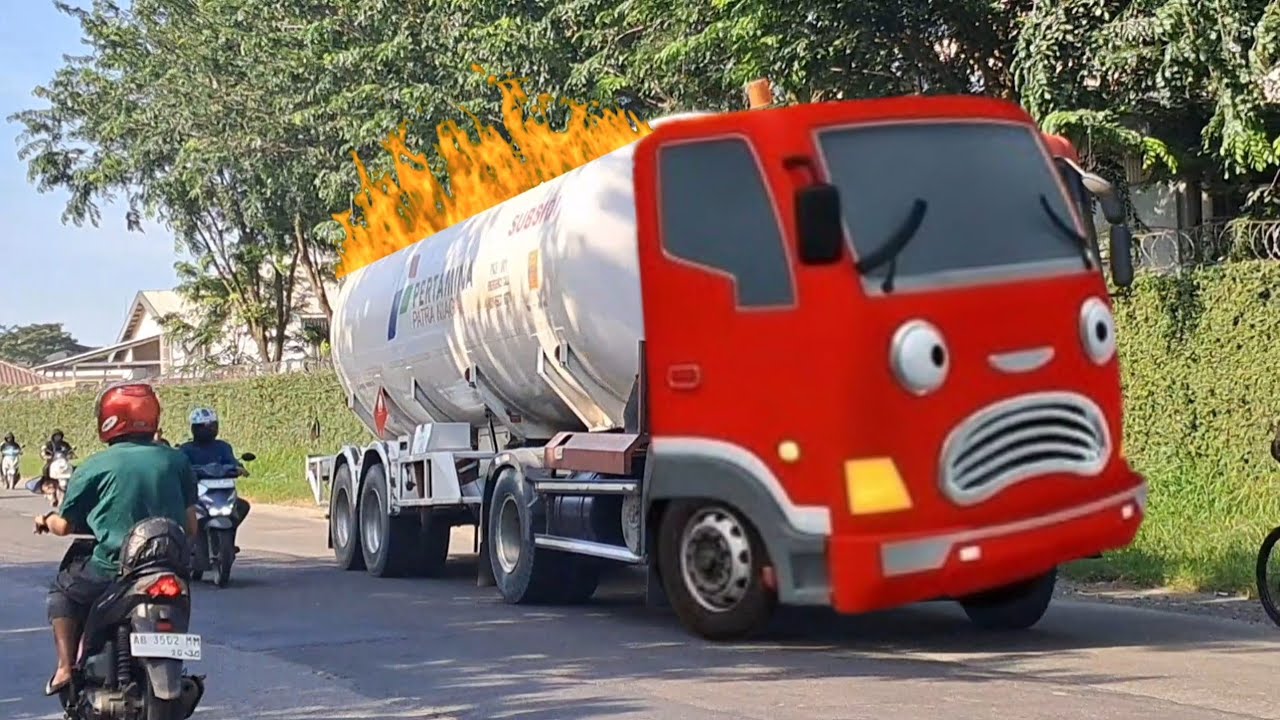 Wow disini ada truk kontainer besar,truk tangki pertamina,truk tronton,berubah mirip teman tayo
