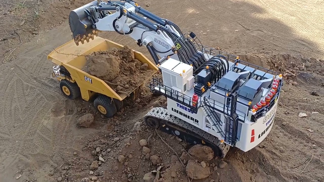 rc liebherr r 9800 excavator and CAT 793D maintruck