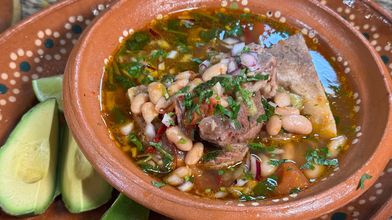 CALDO SONORENSE / FRIJOLES CON HUESO Y CARNE