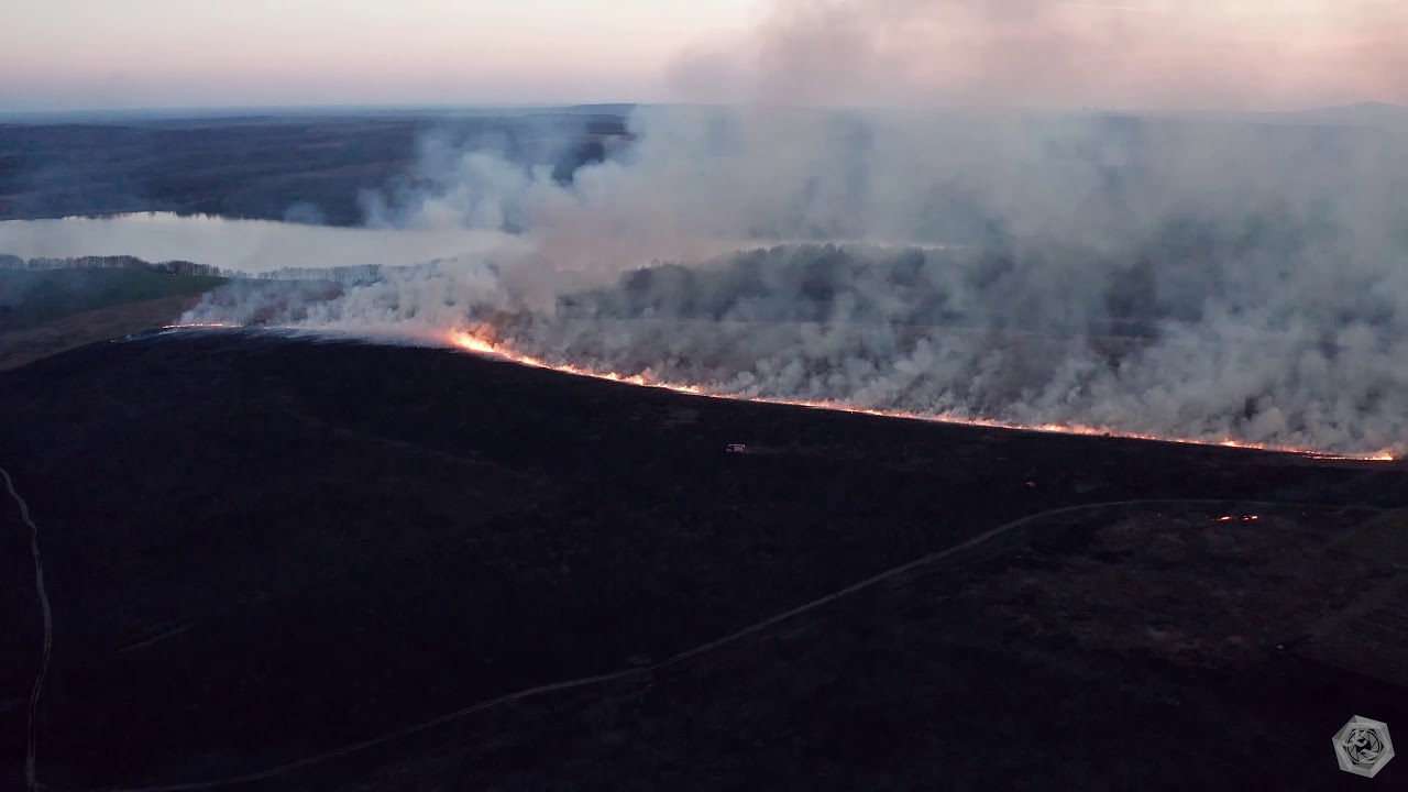A száraz fű ég, Eger és Egerbakta között. 4K
