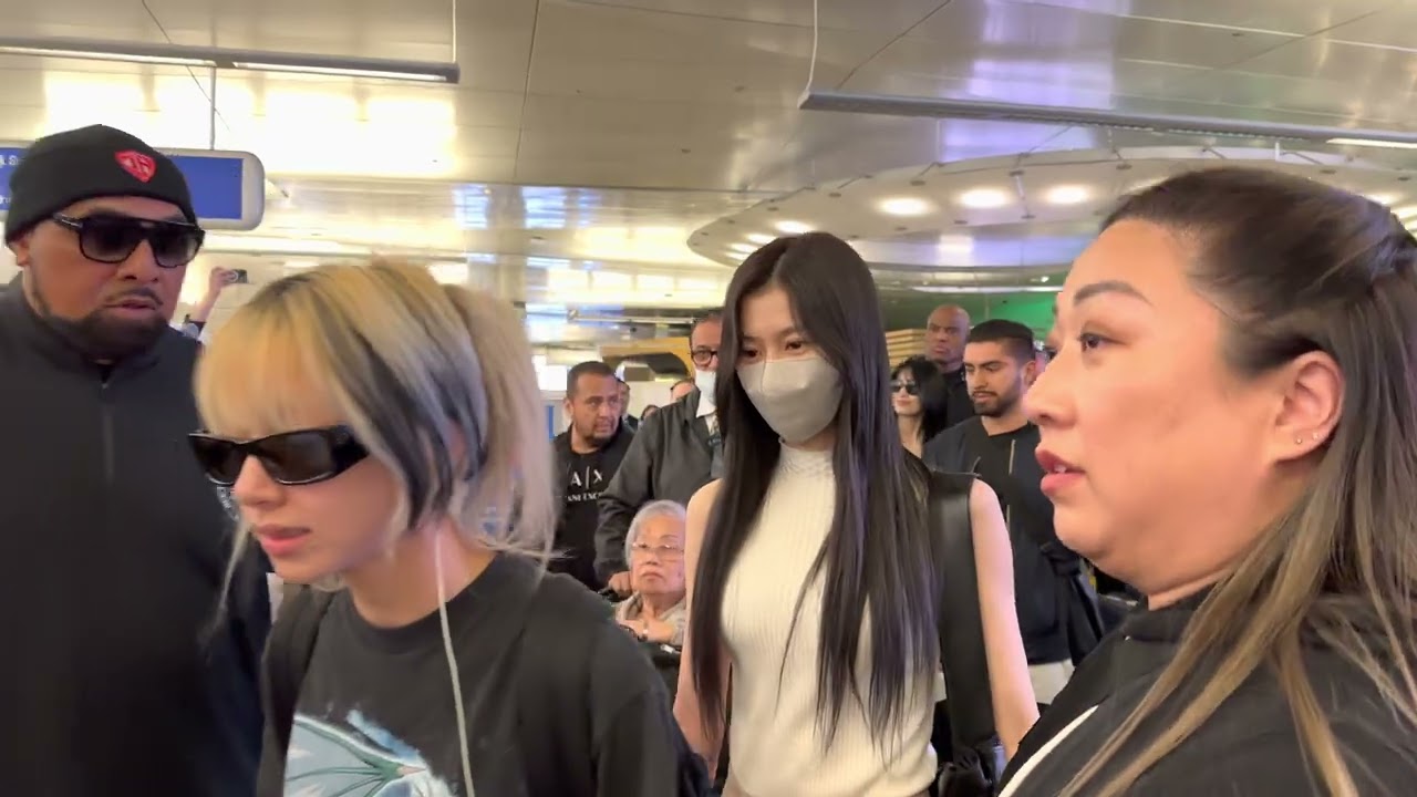 [FANCAM] TWICE at LAX for Ready To Be US Tour 06082023