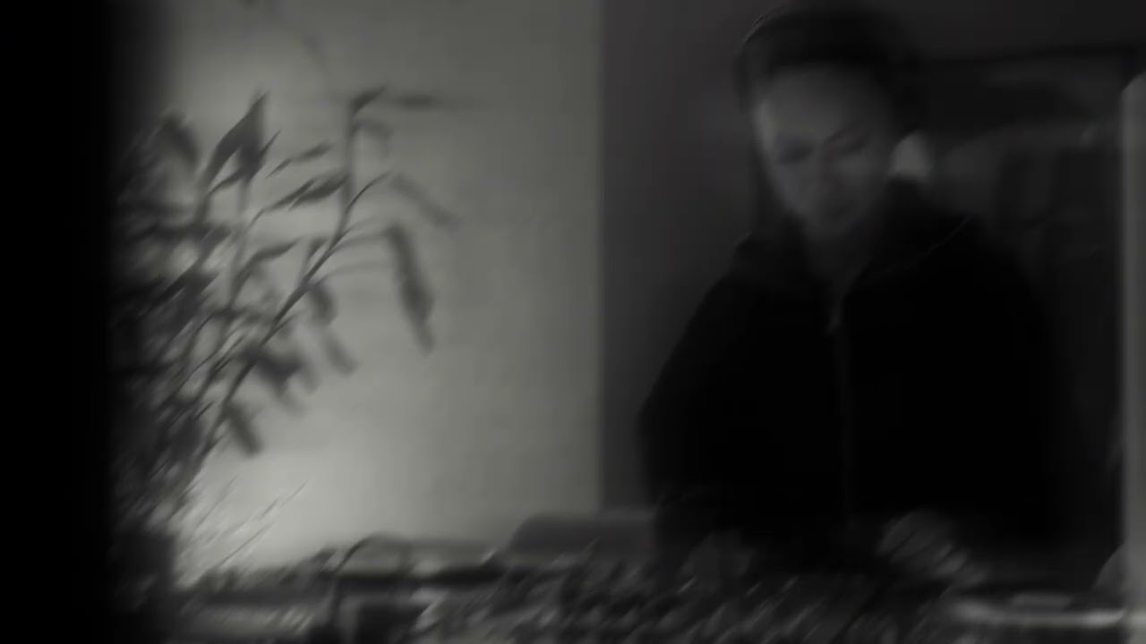 IRadio Show 001: Trigger