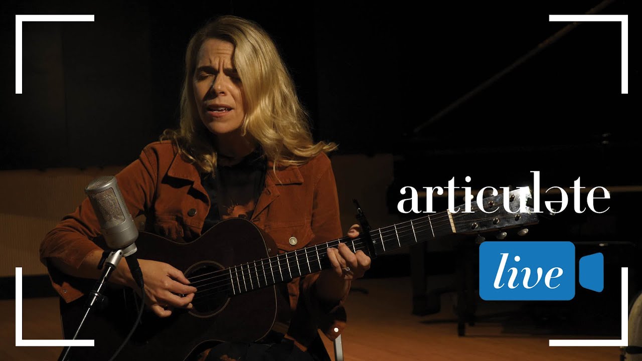 Aoife O'Donovan Performs 