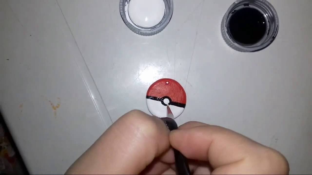 Como fazer pingente de pokebola (usando biscuit)