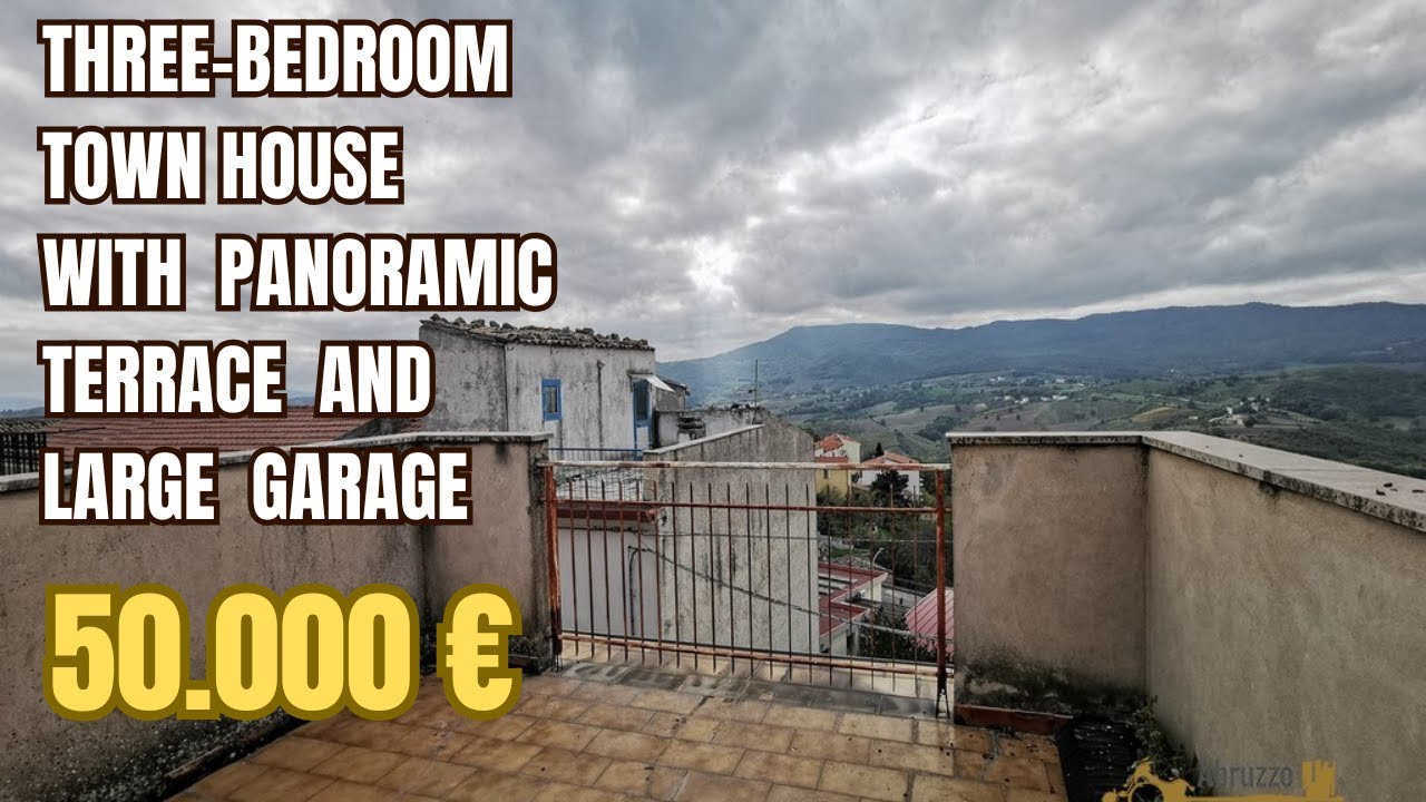 Three-bedroom town house with panoramic terrace and large garage in San felice del Molise.