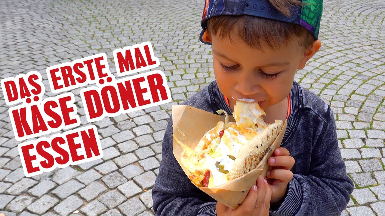 Papa und Sohn ESSEN DAS ERSTE MAL KÄSE DÖNER