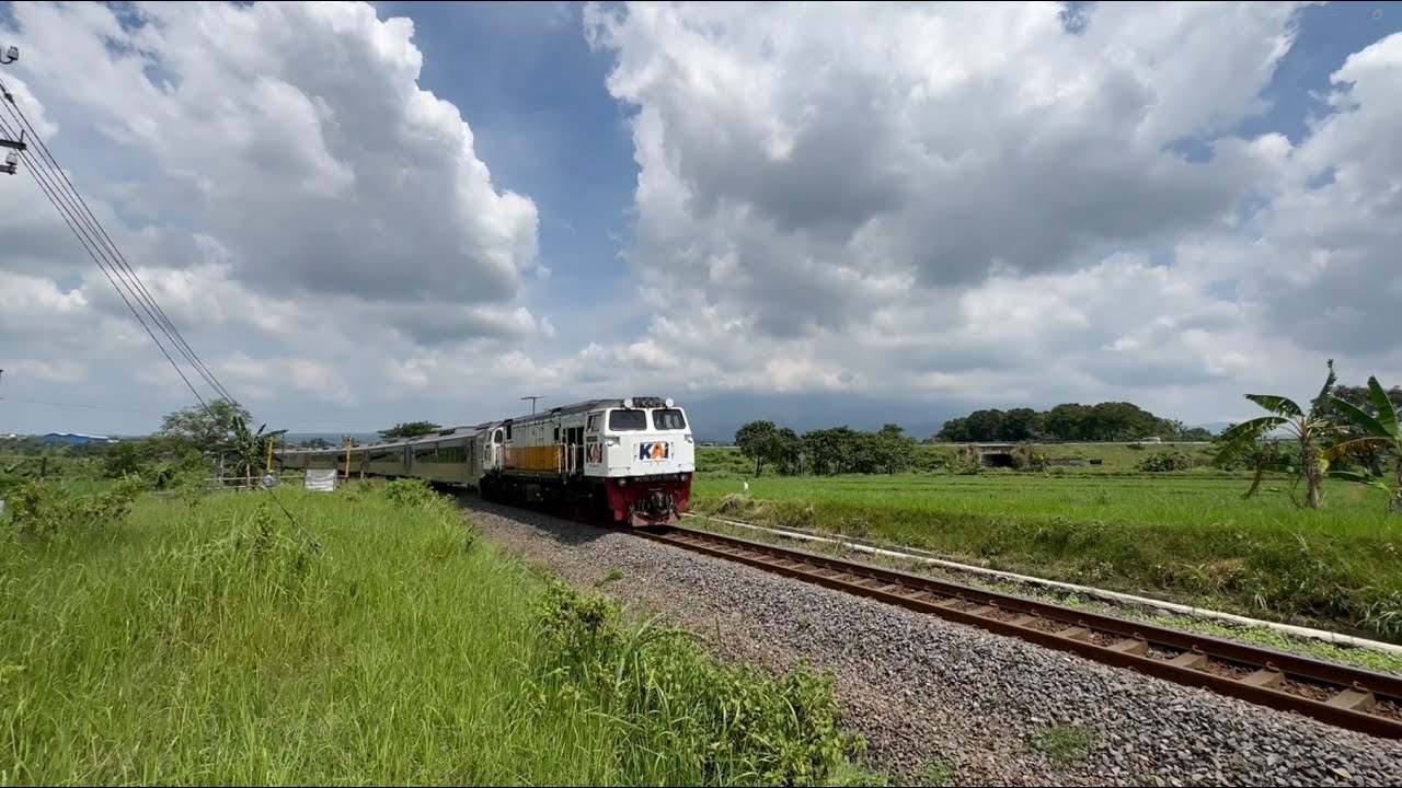 Antara KA Arjuno Ekspres & Gunung Arjuno