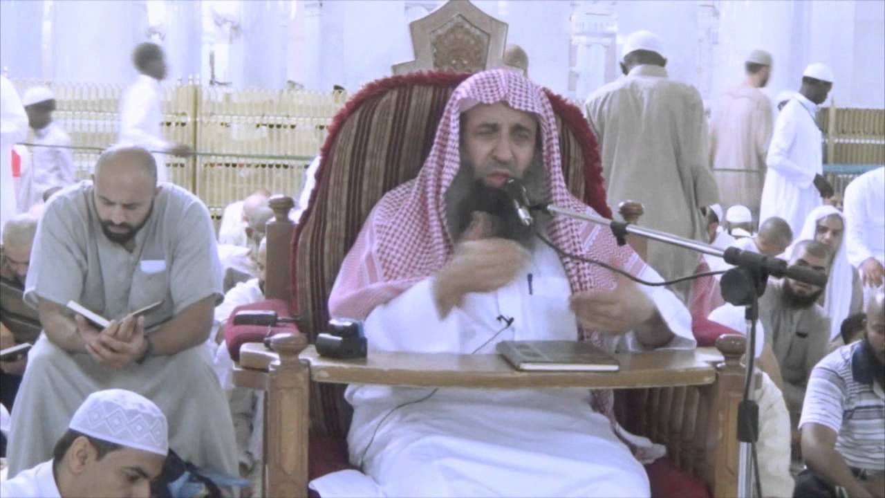 النظر الى جرح عند عورة الميت لتنظيفه