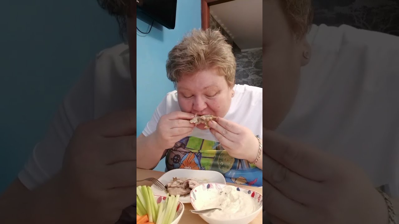 Куриные бедра, морковка, Сельдерей, чесночный соус, какао, зефирка и шоколадка