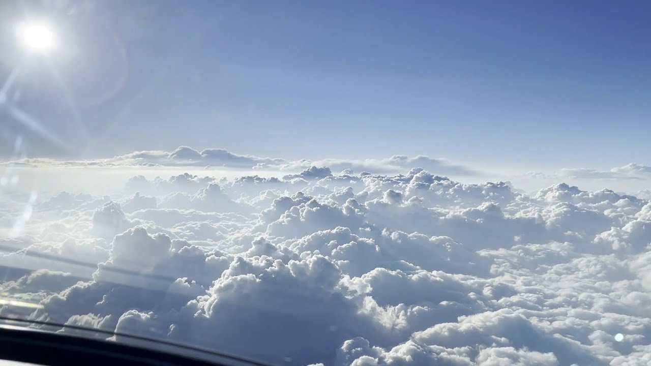 Pilot kabinəsindən buludlar &mdash; Buta Airways pilotunun obyektivində
