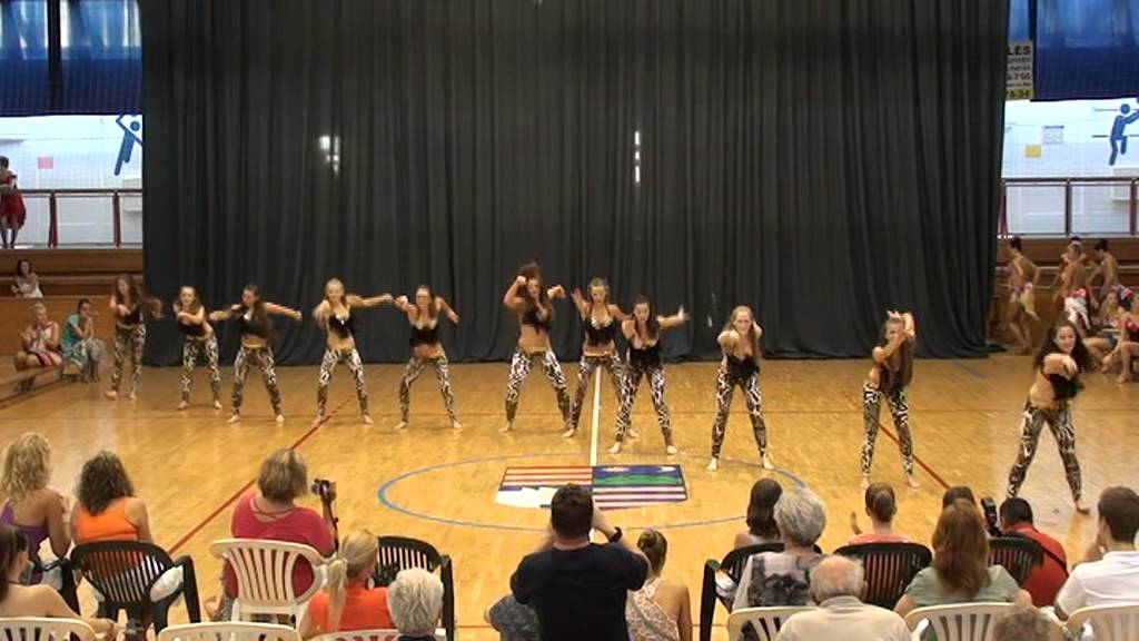 Iringó TáncStúdió 2012_Gála 030 Piros csoport Dzsé-Dzsé
