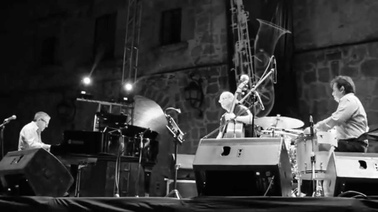 Rocheman, Adri&aacute;n Oropeza Trio