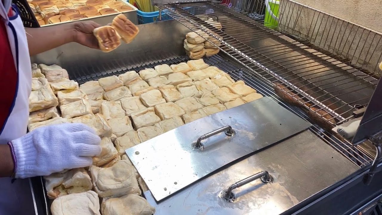 Thailand Street Food Bread - 40 YEARS BUTTER BREAD in Bangkok - Yaowarat Toasted Buns Street Bakery