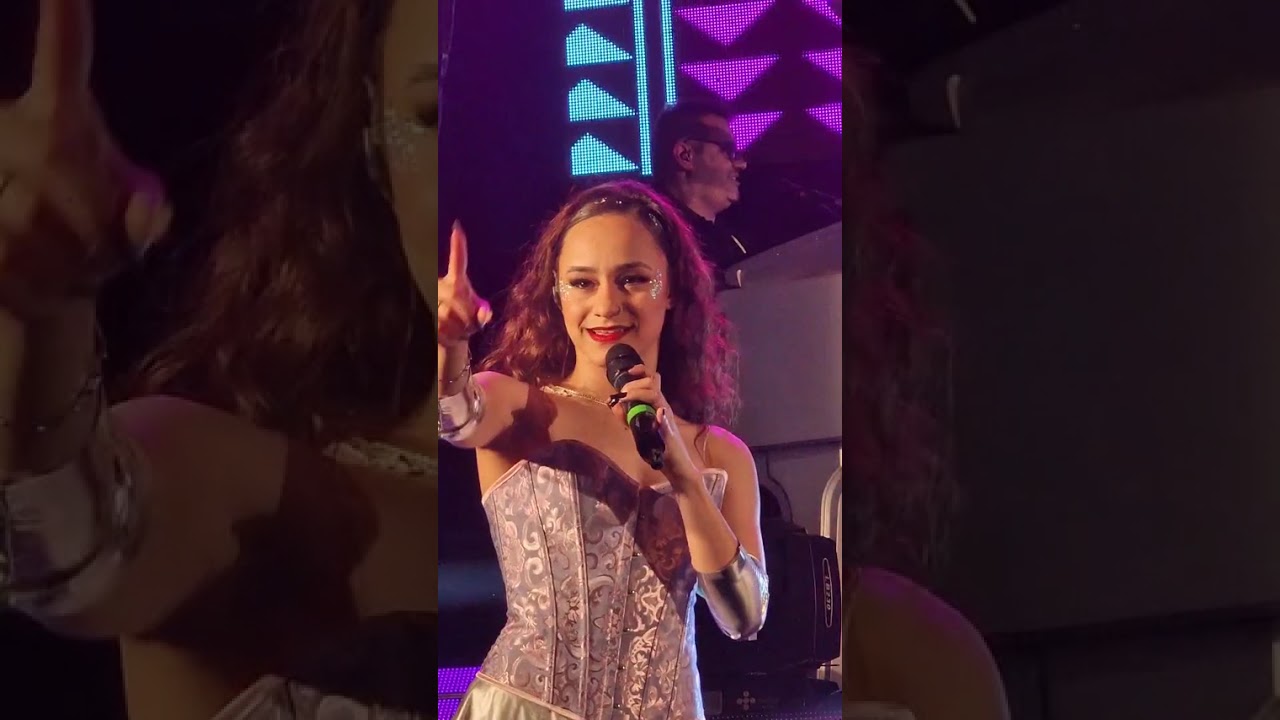 Momentos da Luana Gomes no espetáculo do Grupo Fora de Série no Carnaval de Loures 