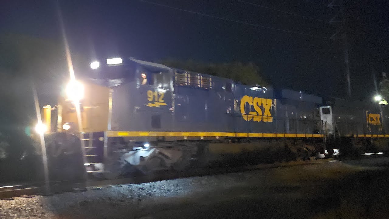 CSX 912 leads Monster IO31 and CSX I137 race out of Florence Sc