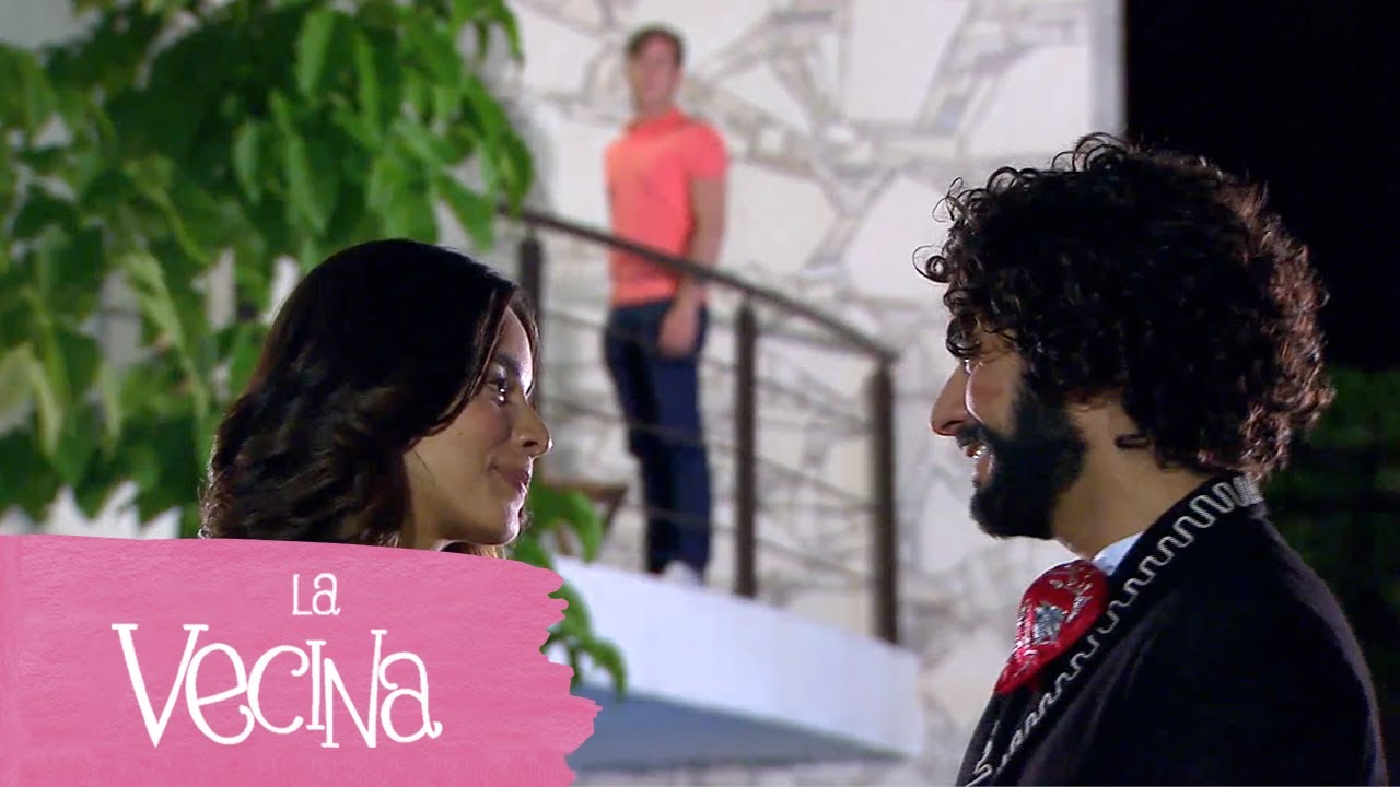 Antonio sufre al ver a Sara con Cheo | La Vecina 1/3 | C-53 | tlnovelas